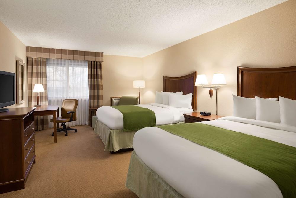 Wingate By Wyndham Lincoln Airport East Hotel Екстериор снимка