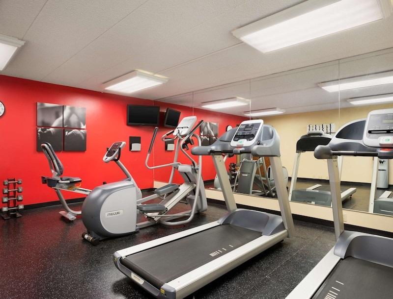 Wingate By Wyndham Lincoln Airport East Hotel Екстериор снимка