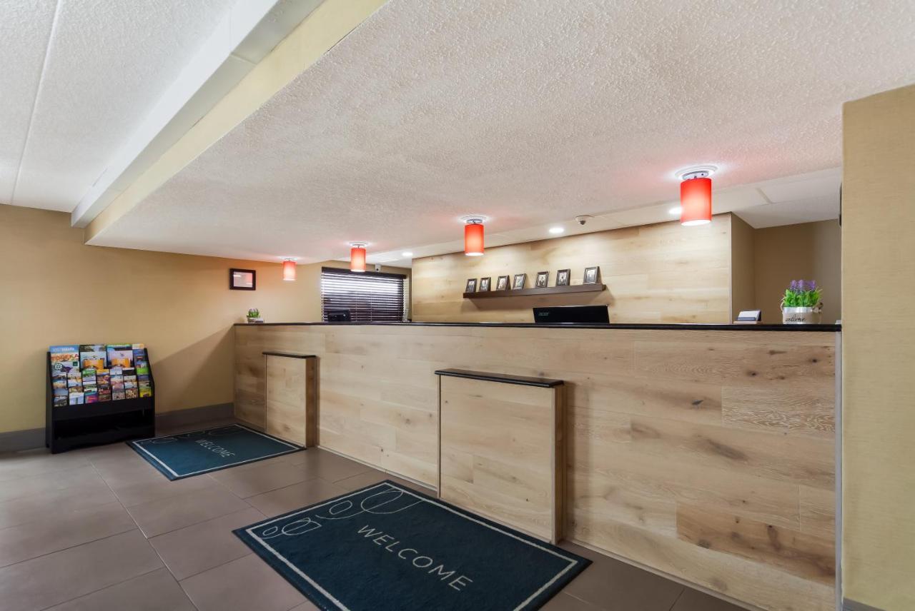 Wingate By Wyndham Lincoln Airport East Hotel Екстериор снимка