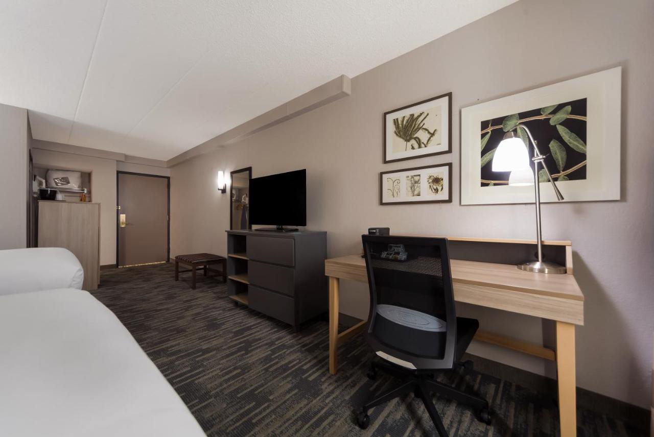 Wingate By Wyndham Lincoln Airport East Hotel Екстериор снимка