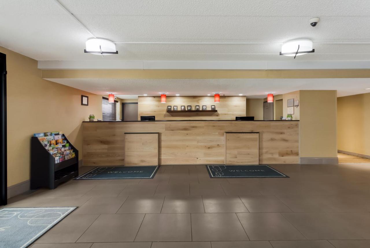 Wingate By Wyndham Lincoln Airport East Hotel Екстериор снимка