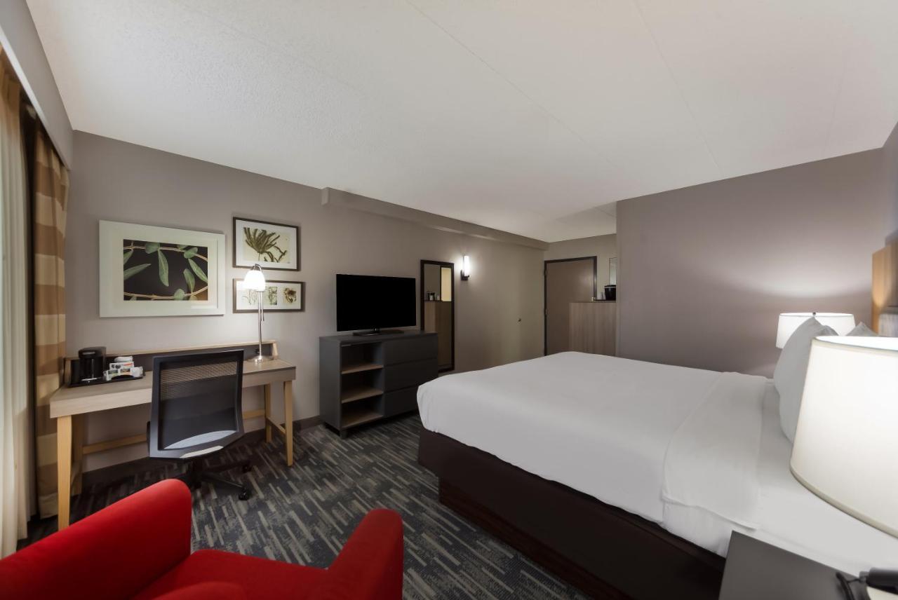 Wingate By Wyndham Lincoln Airport East Hotel Екстериор снимка