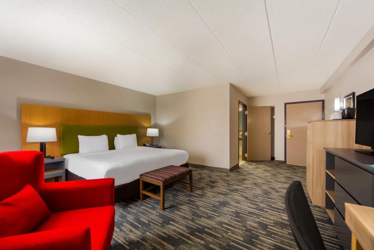 Wingate By Wyndham Lincoln Airport East Hotel Екстериор снимка