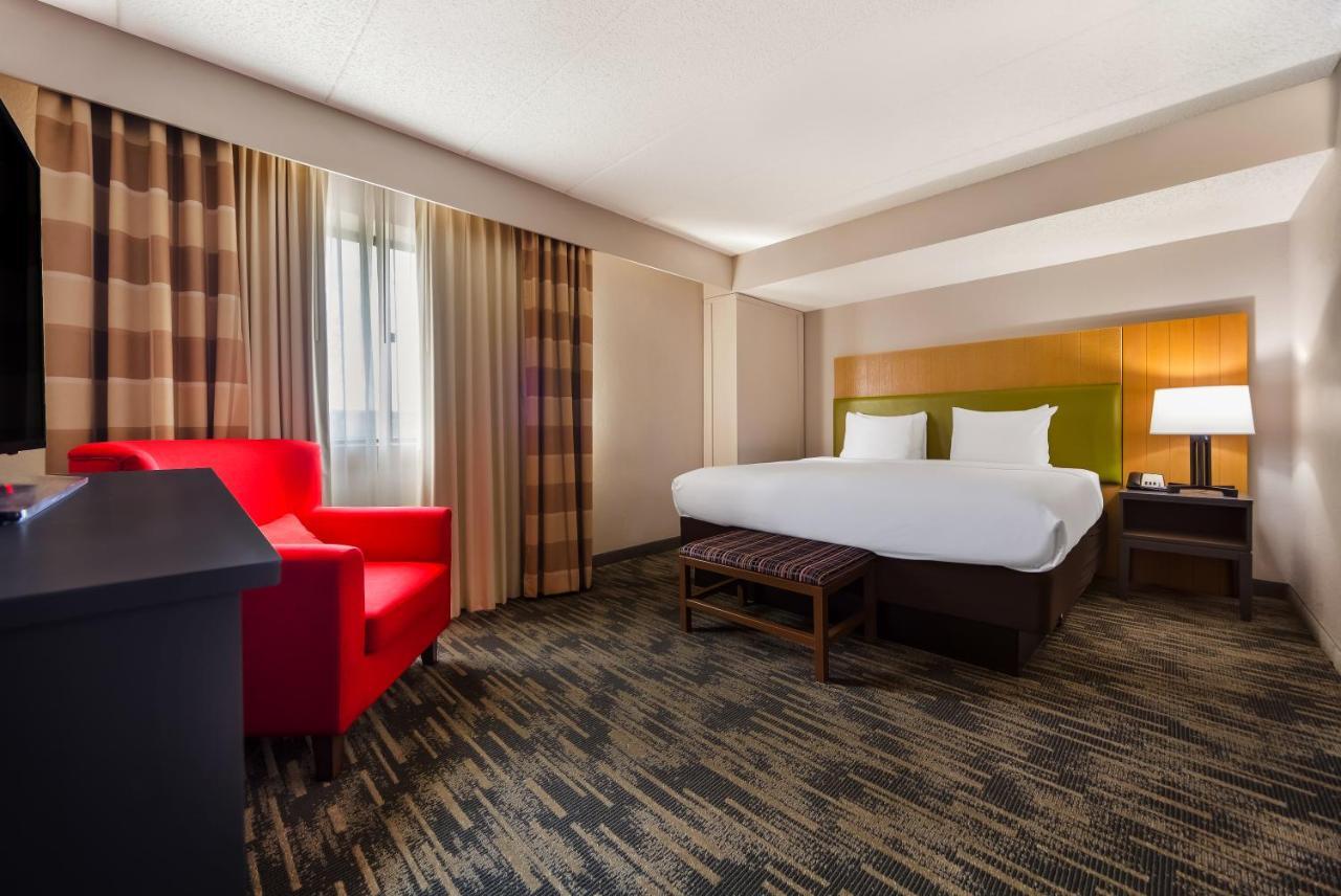 Wingate By Wyndham Lincoln Airport East Hotel Екстериор снимка