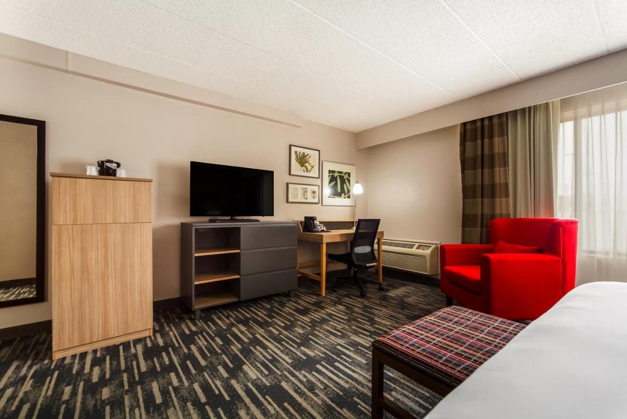 Wingate By Wyndham Lincoln Airport East Hotel Екстериор снимка