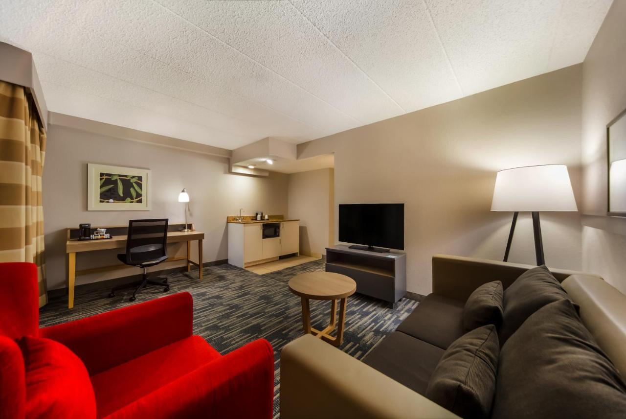 Wingate By Wyndham Lincoln Airport East Hotel Екстериор снимка
