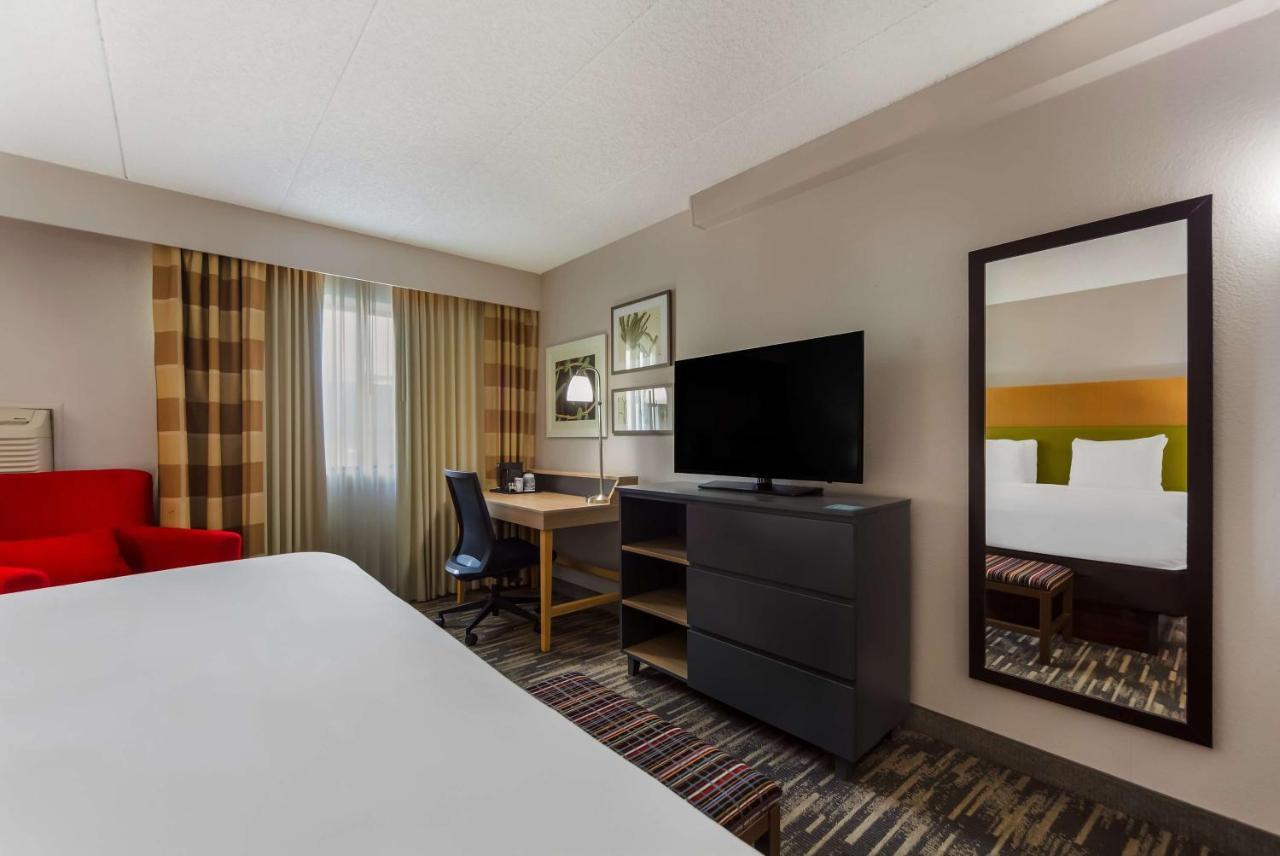 Wingate By Wyndham Lincoln Airport East Hotel Екстериор снимка