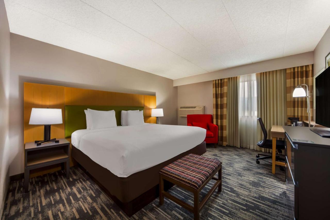 Wingate By Wyndham Lincoln Airport East Hotel Екстериор снимка