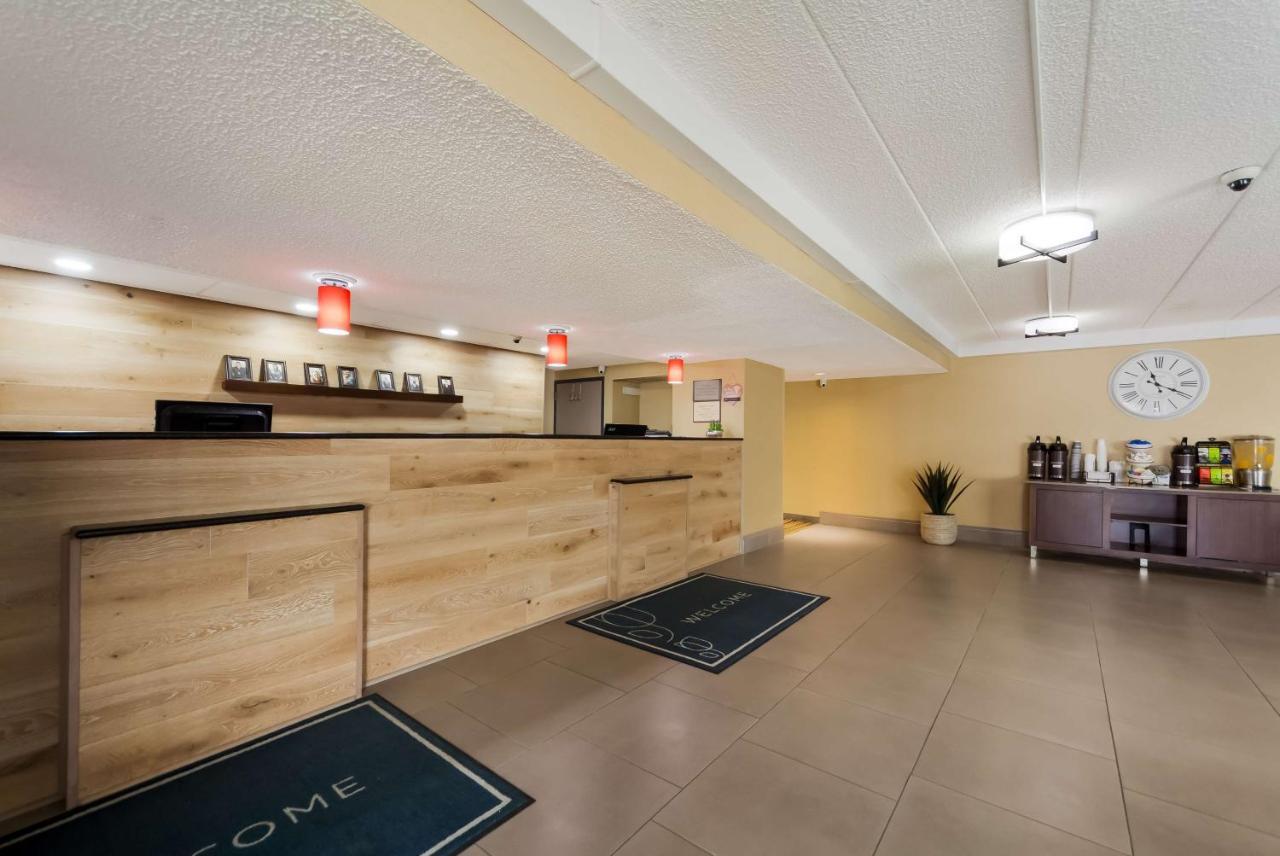 Wingate By Wyndham Lincoln Airport East Hotel Екстериор снимка