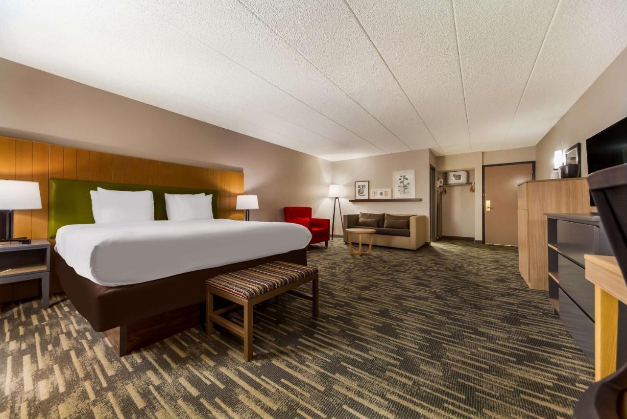 Wingate By Wyndham Lincoln Airport East Hotel Екстериор снимка