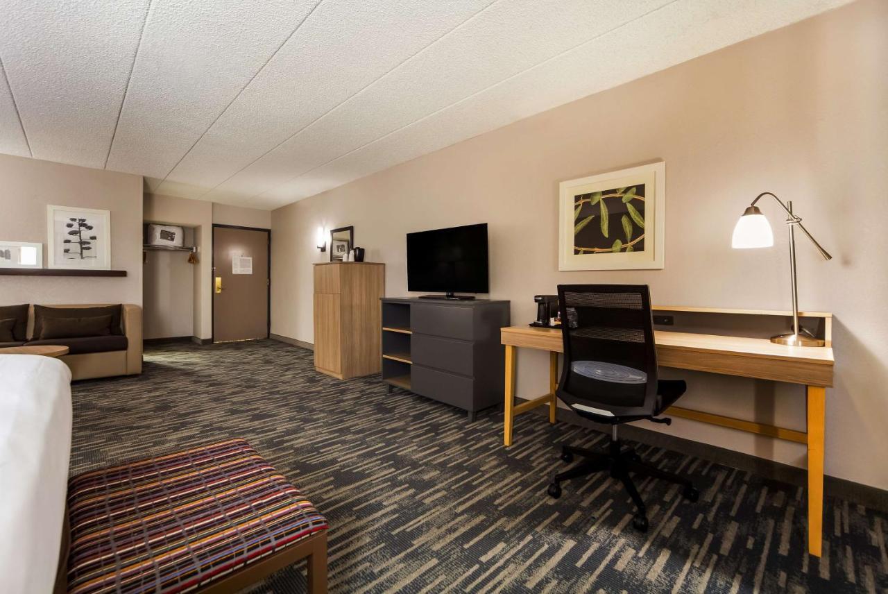 Wingate By Wyndham Lincoln Airport East Hotel Екстериор снимка