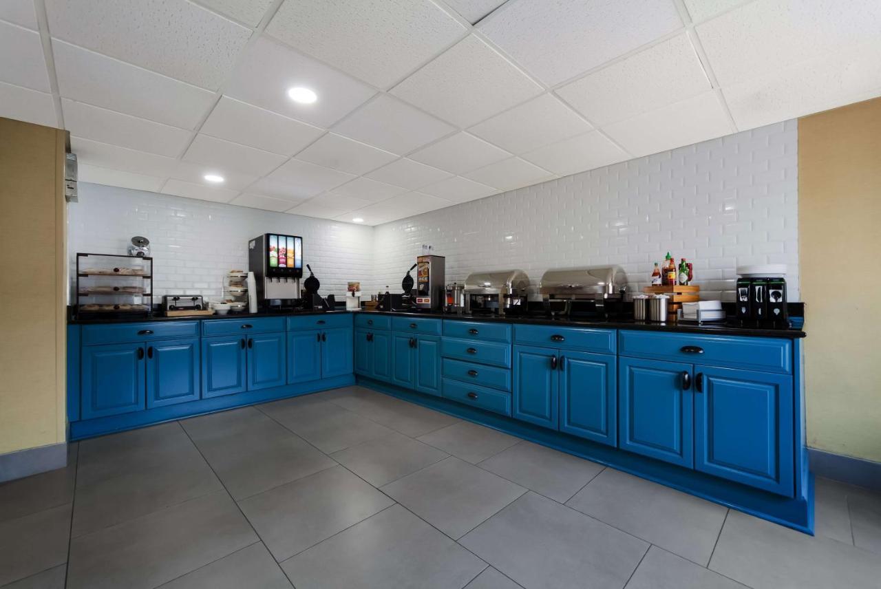 Wingate By Wyndham Lincoln Airport East Hotel Екстериор снимка