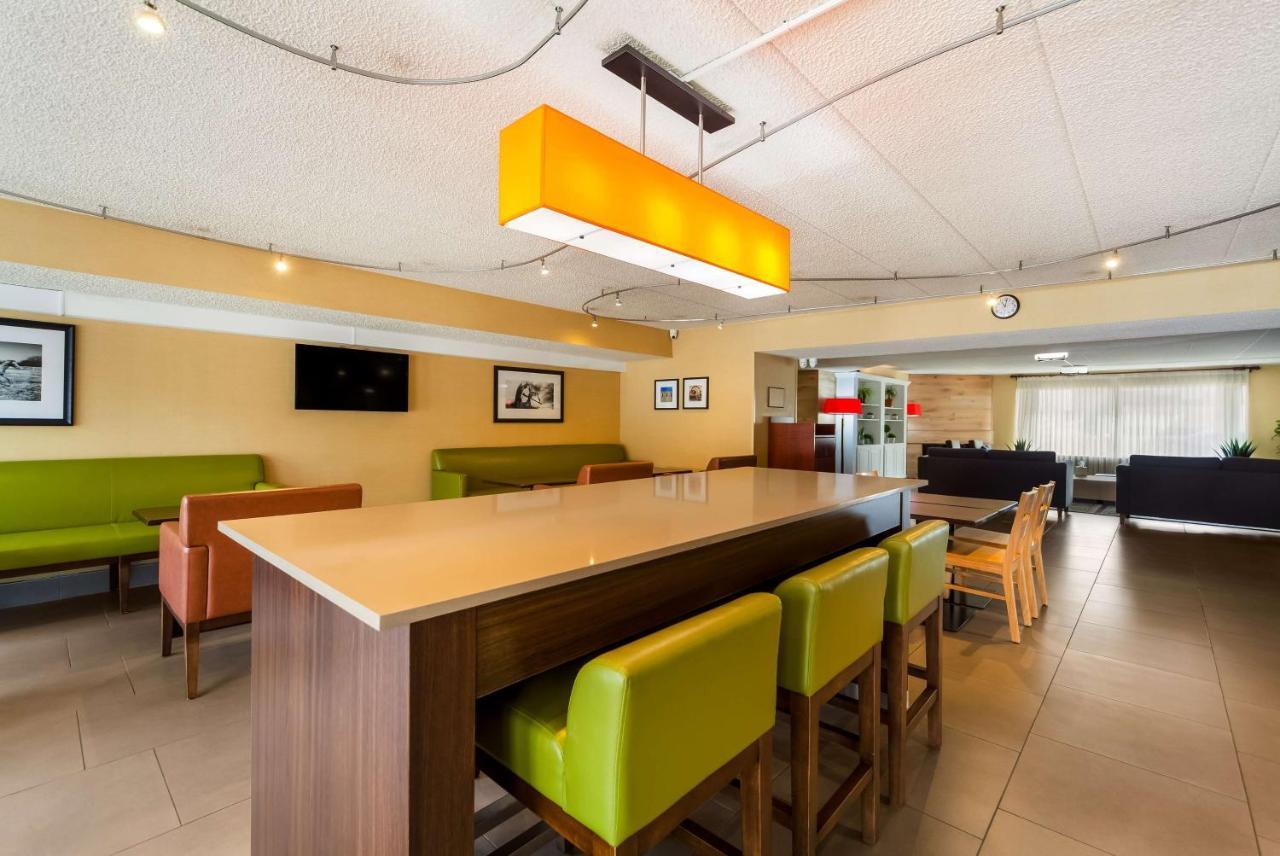 Wingate By Wyndham Lincoln Airport East Hotel Екстериор снимка