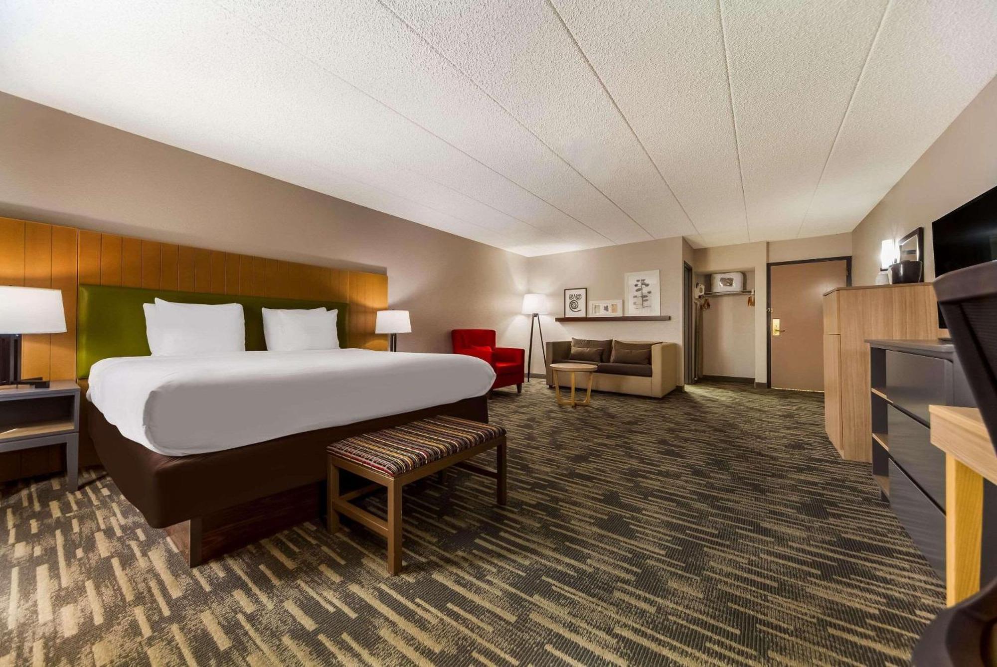 Wingate By Wyndham Lincoln Airport East Hotel Екстериор снимка