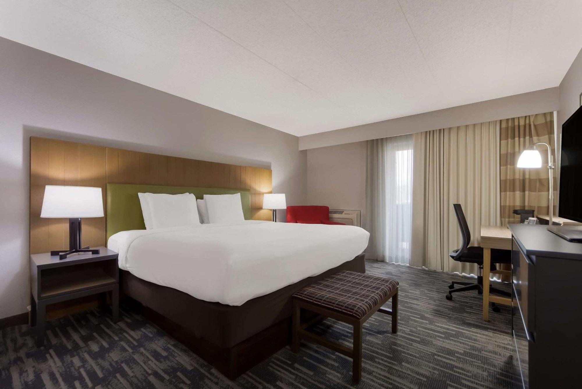 Wingate By Wyndham Lincoln Airport East Hotel Екстериор снимка
