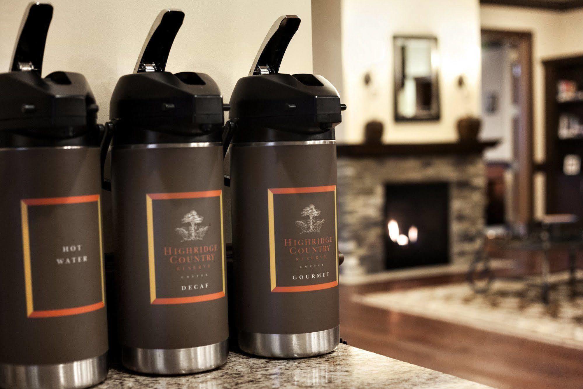 Wingate By Wyndham Lincoln Airport East Hotel Екстериор снимка