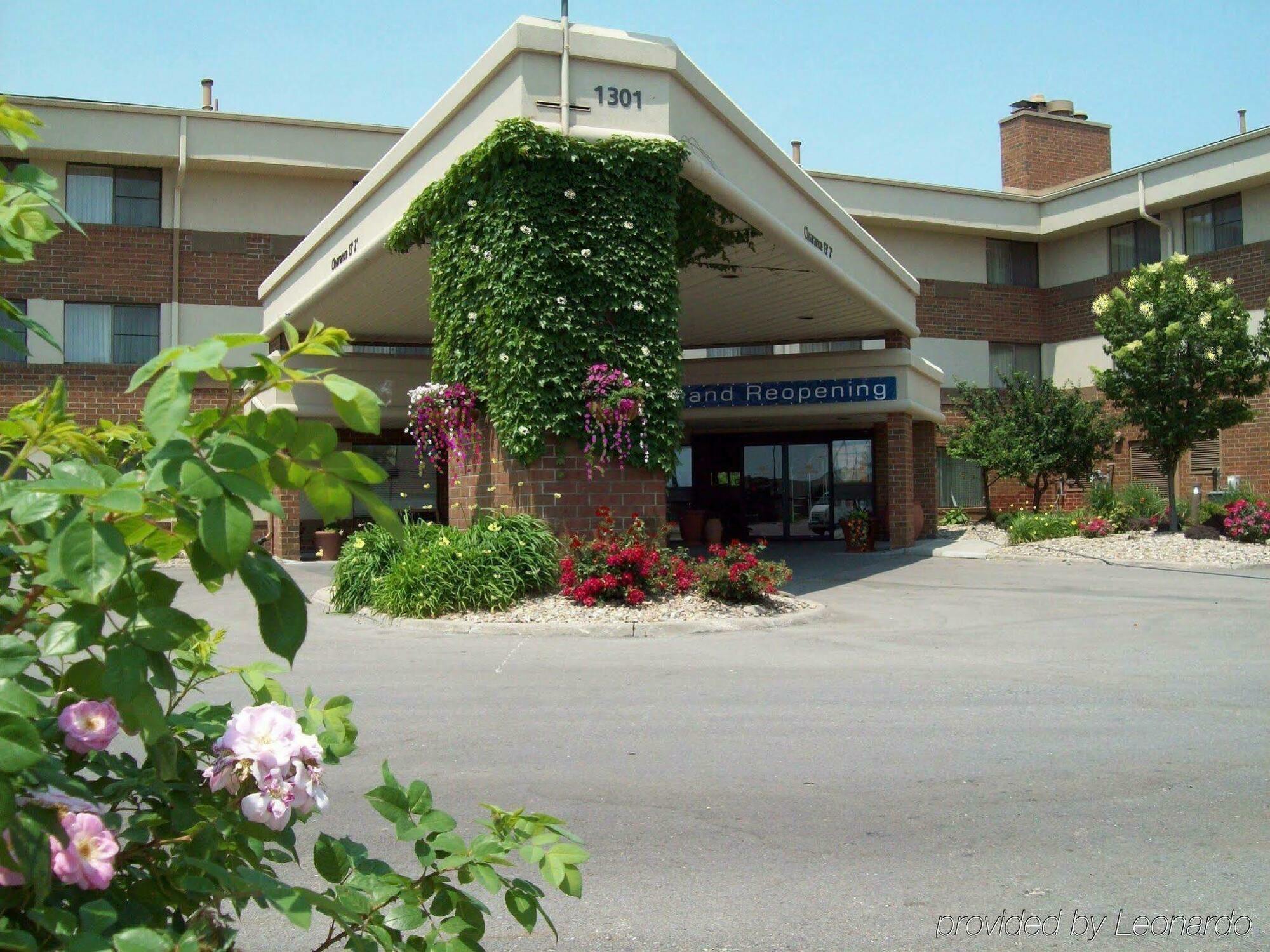 Wingate By Wyndham Lincoln Airport East Hotel Екстериор снимка